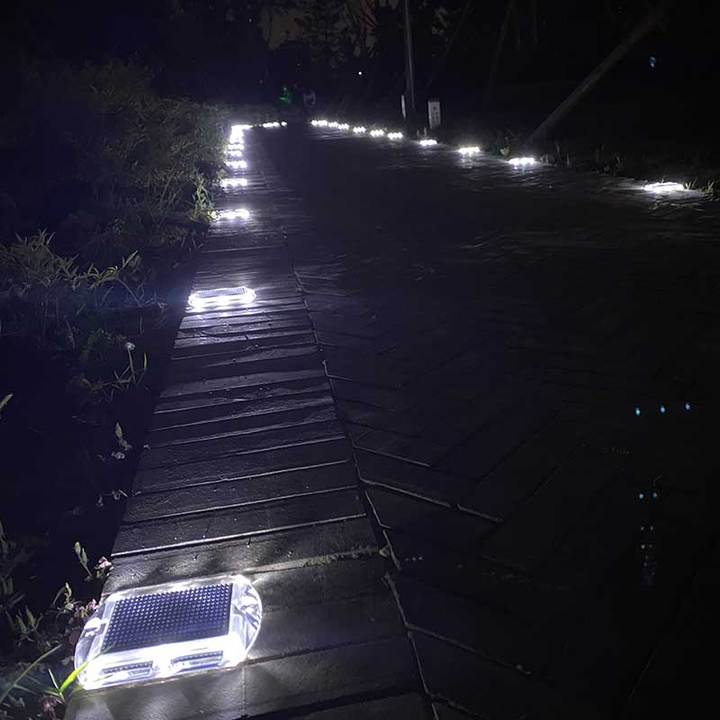 LED Ultra Thin Solar Road Stud Reflector IP68 Waterproof Aluminum Highway Safety Sign Solar Powered Road Studs