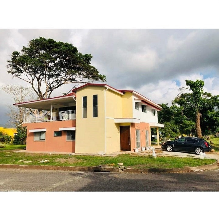 2025 New Tech European Style Prefab House European Style Precast Concrete Sandwich Panels Building