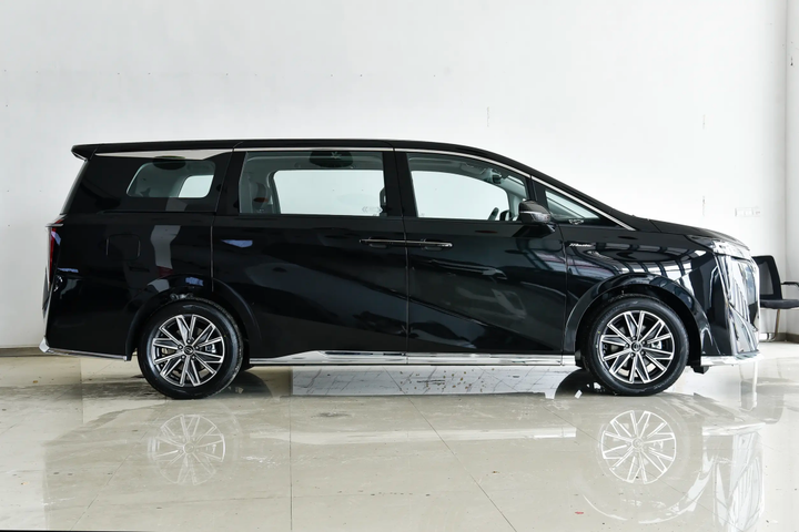 YD Auto GA-C M8 2026 2.0T Honor Gasoline New Car 5-door 7-seat MPV 2.0L Cost-effective Durable Fast Large Stock Available