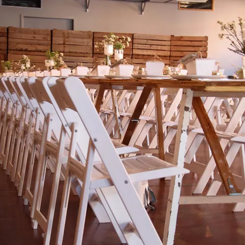 Wholesale Outdoor Dining Restaurant Chair Banquet Wedding and Party White Wimbledon Resin Folding Chairs for Events