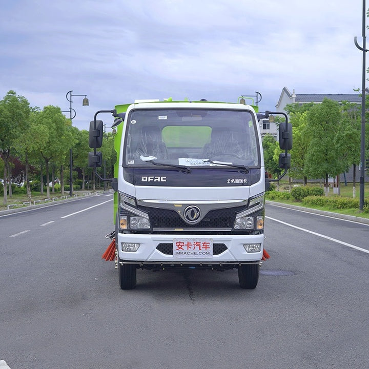 Dongfeng 4000L City Street Cleaning Truck Vacuum Road Sweeper Truck for Airport Runway