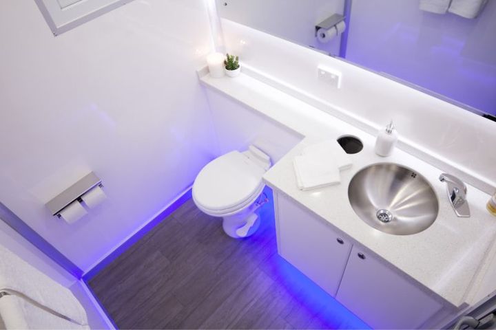 Luxury Commercial Restroom Trailer Modern Portable Restrooms Trailer Mobile Luxury Restroom with Shower Trailer