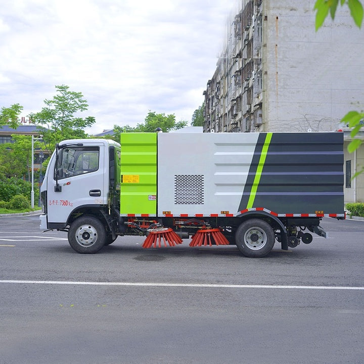 Dongfeng 4000L City Street Cleaning Truck Vacuum Road Sweeper Truck for Airport Runway