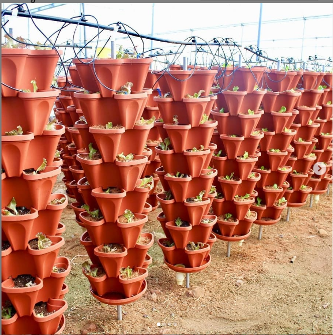 Garden Stackable Plastic Hydroponic Tower Planter Strawberry Flower Pot