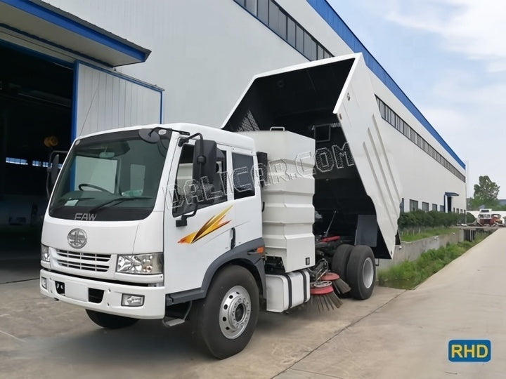 16000L FAW Heavy Duty Engine Large Capacity Road Cleaning Street Sweeper Truck with Pump for Sale