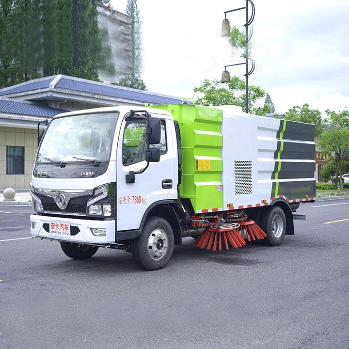 Dongfeng 4000L City Street Cleaning Truck Vacuum Road Sweeper Truck for Airport Runway