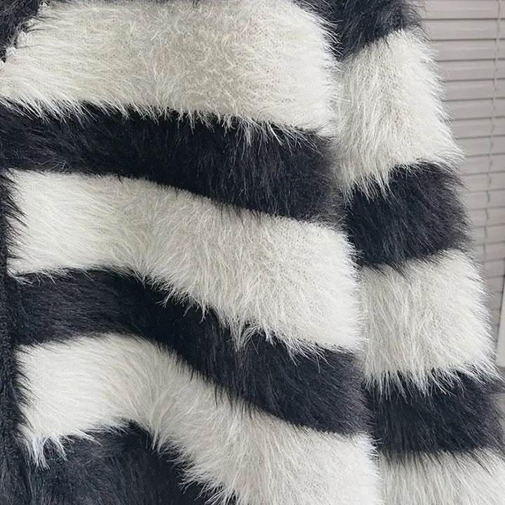 Trendy Winter Women' Crop Sweaters Stripes Button Knitted Cardigan Knit Street Wear Casual Women Warm Sweater Top Fashionable