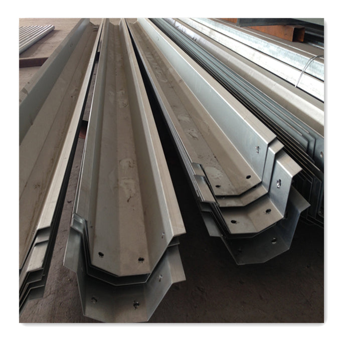 Metal structure for greenhouse rain gutter
