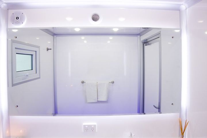 Luxury Commercial Restroom Trailer Modern Portable Restrooms Trailer Mobile Luxury Restroom with Shower Trailer