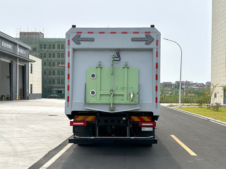 Yuxi Heavy Duty Engine-Powered Washing and Sweeping Truck with Pump Motor 276kWh Battery Sanitation Vehicle 13900kg