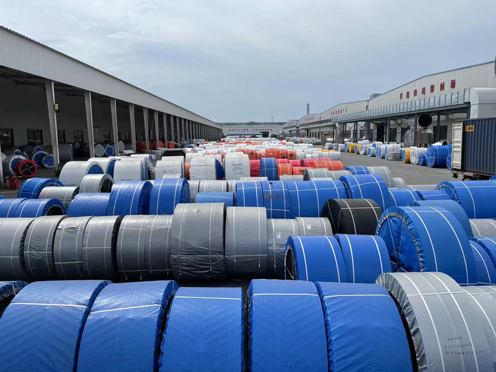 Ep Steel Cord Rock Cleated Heat Resistant Chevron Industrial Rubber Conveyor Belt for Sand and Gravel Rock Stone Crusher