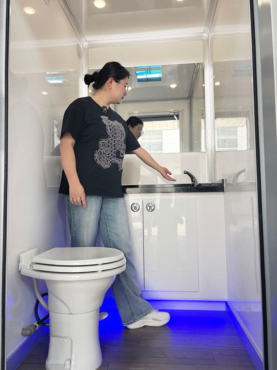 Luxury Commercial Restroom Trailer Modern Portable Restrooms Trailer Mobile Luxury Restroom with Shower Trailer